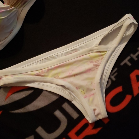 GUC...Victoria Secret 34D/MEDIUM 2pc bikini - Picture 4 of 8